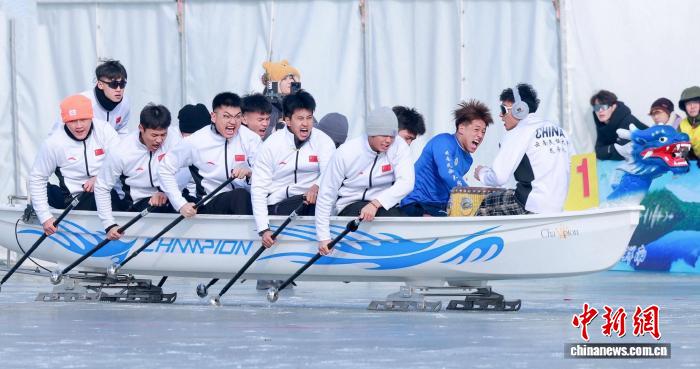 冰上龙舟超级联赛在辽宁朝阳开赛展现速度与激