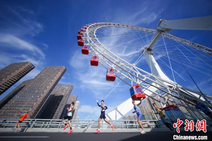 历史印记与现代活力交融，天津马拉松2024鸣枪开