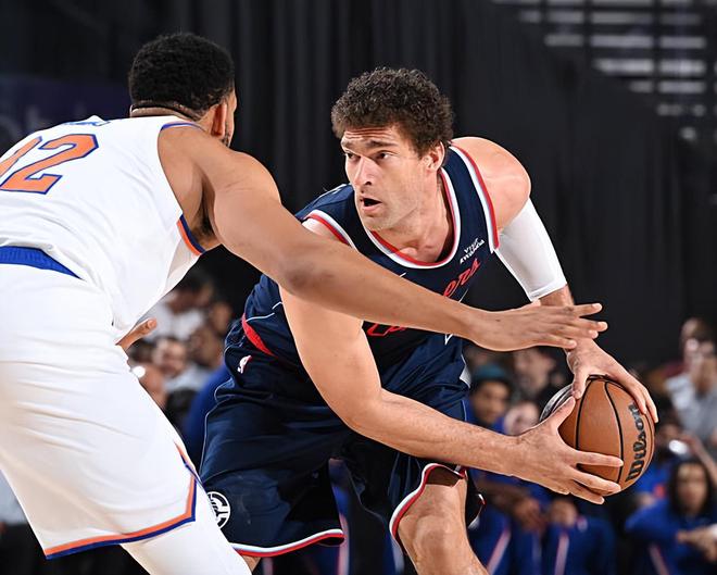 快船双杀尼克斯登西部第八 洛佩斯16+4+3助成关键