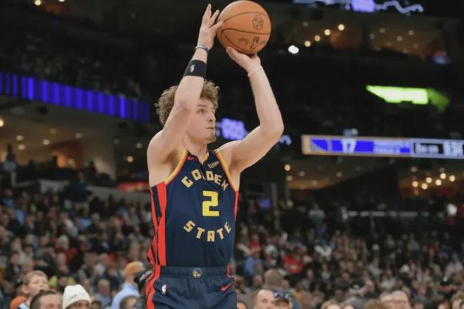 库里复出遭包夹不中，格林怒斥波杰防守失误引