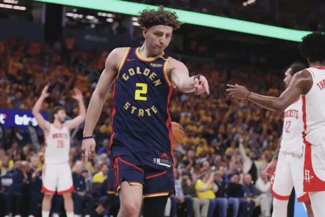 库里复出遭包夹不中，格林怒斥波杰防守失误引