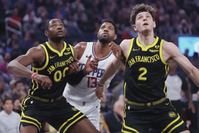 库里复出遭包夹不中，格林怒斥波杰防守失误引