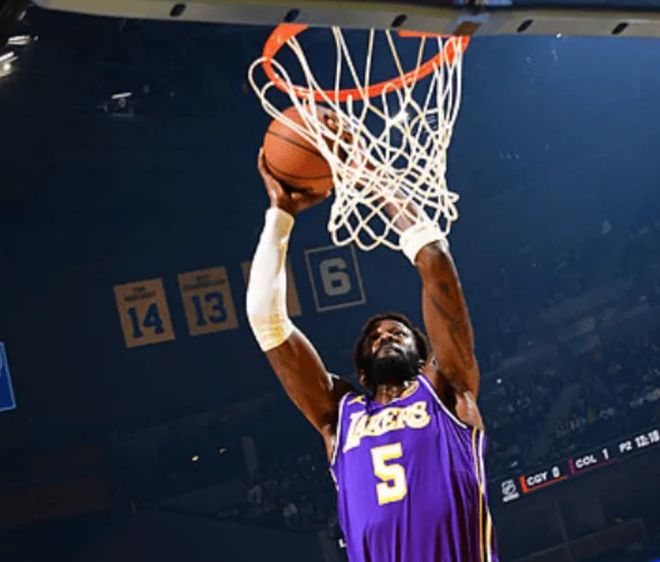 湖人轻取太阳展现统治力 詹姆斯28+12助攻引领胜