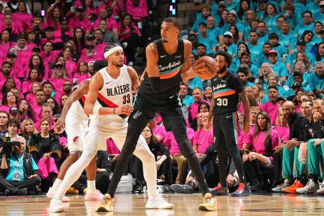 文班亚马季后赛首秀惊艳 马刺大胜开拓者16分