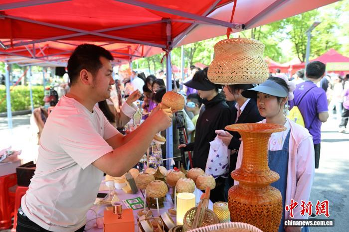 安徽界首健康跑串联文旅非遗展销市集
